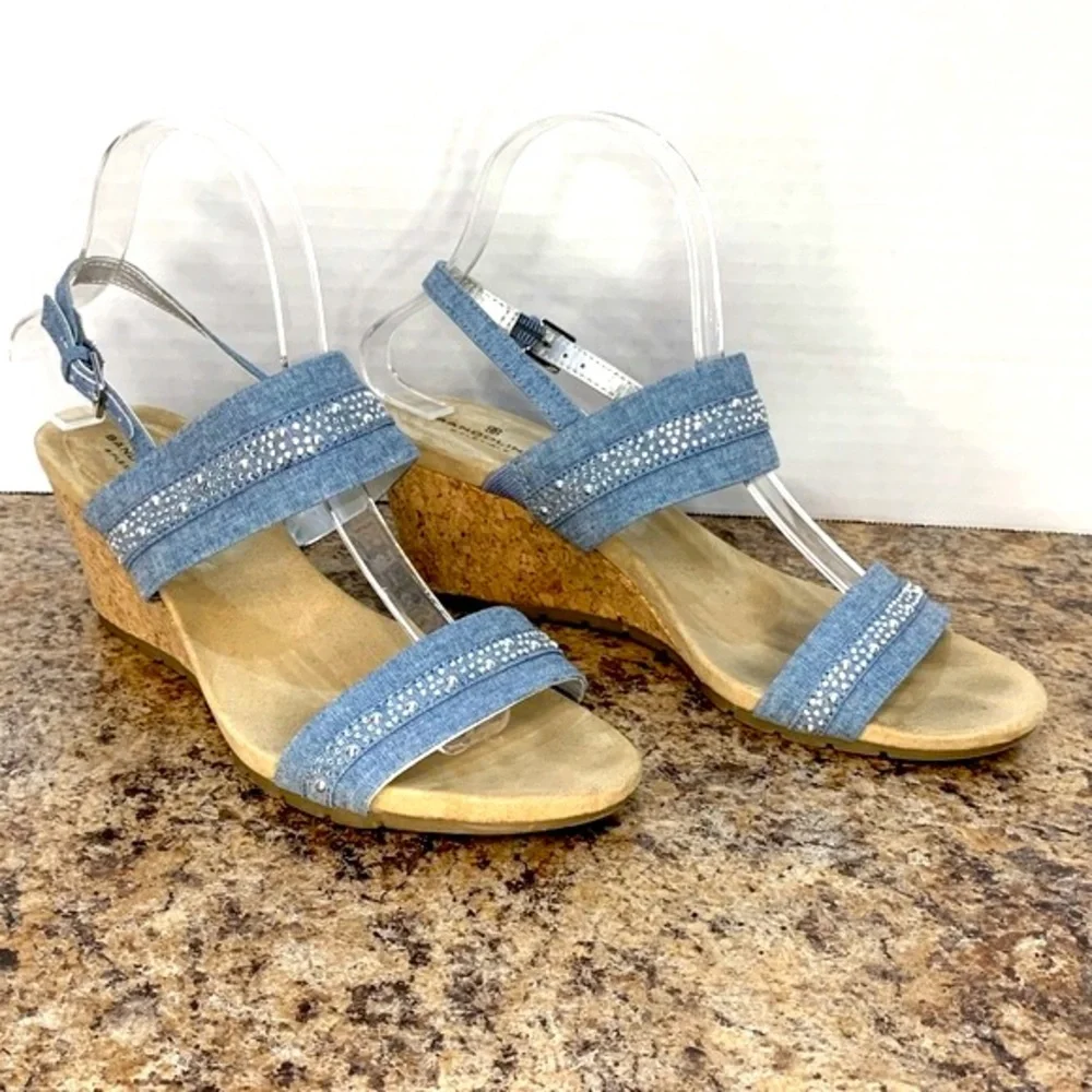 Bandolino Gurleen Chambray Blue & Rhinestone Wedge Sandals Size 8